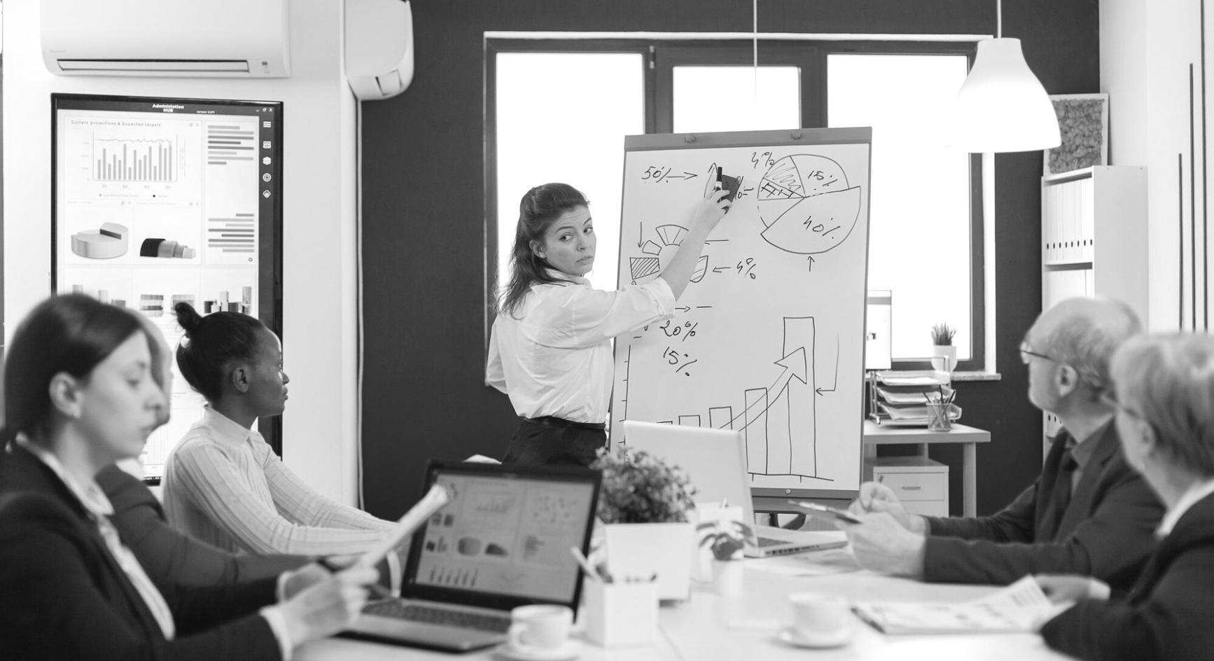 Equipo de trabajo colaborando en proyecto